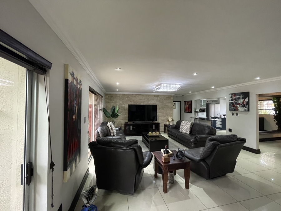 4 Bedroom Property for Sale in Heuwelsig Free State
